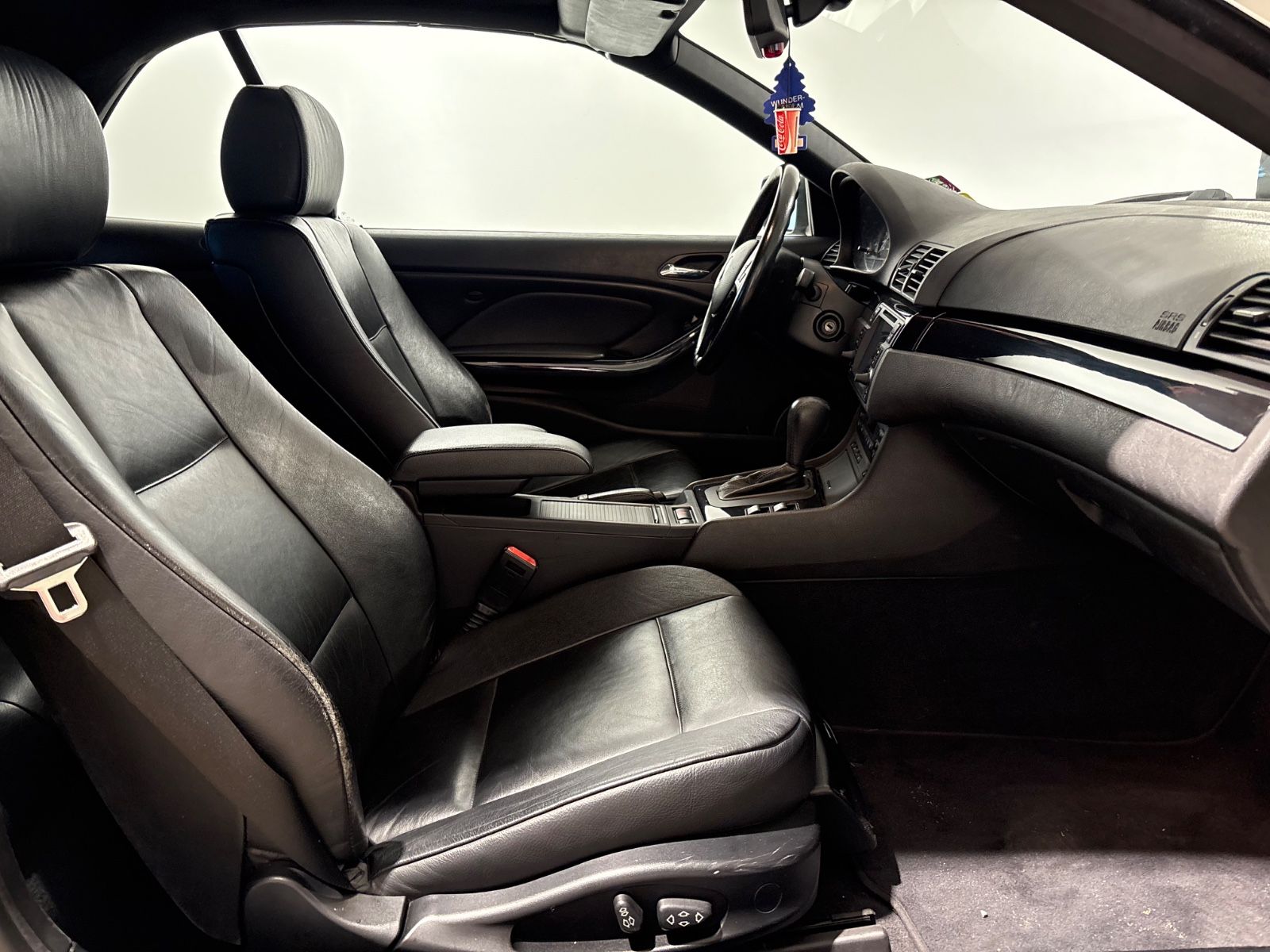 Fahrzeugabbildung BMW 320 Cabrio Navi Xenon Leder Klimaautomatik PDC