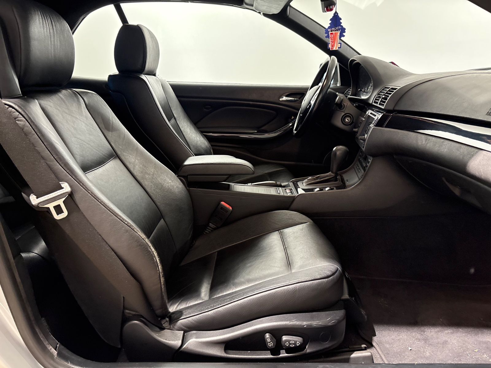 Fahrzeugabbildung BMW 320 Cabrio Navi Xenon Leder Klimaautomatik PDC