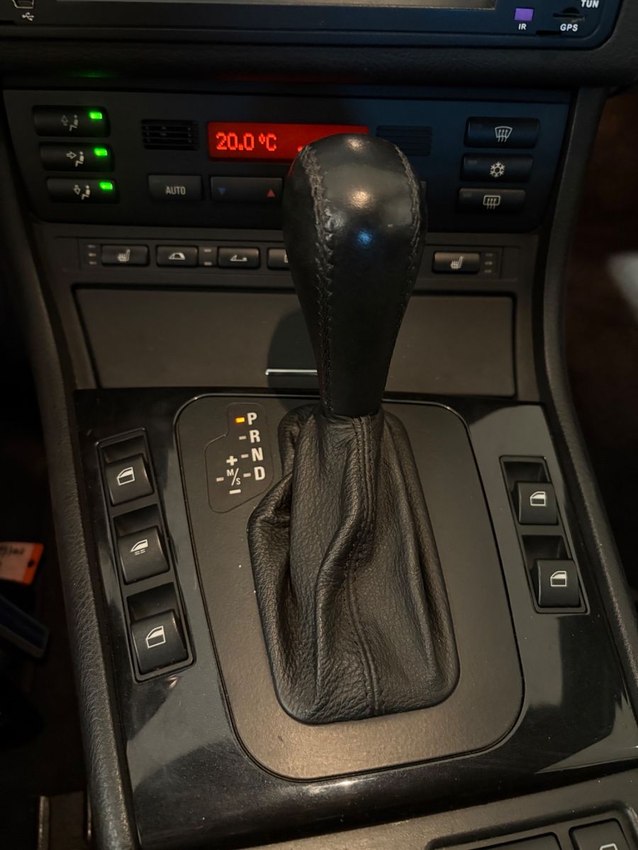 Fahrzeugabbildung BMW 320 Cabrio Navi Xenon Leder Klimaautomatik PDC