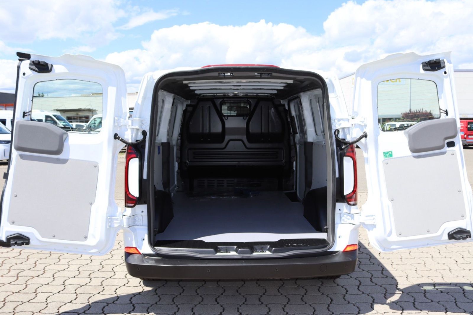 Fahrzeugabbildung Volkswagen T7 Transporter Kasten Aut Lang Sitzh LED Carplay