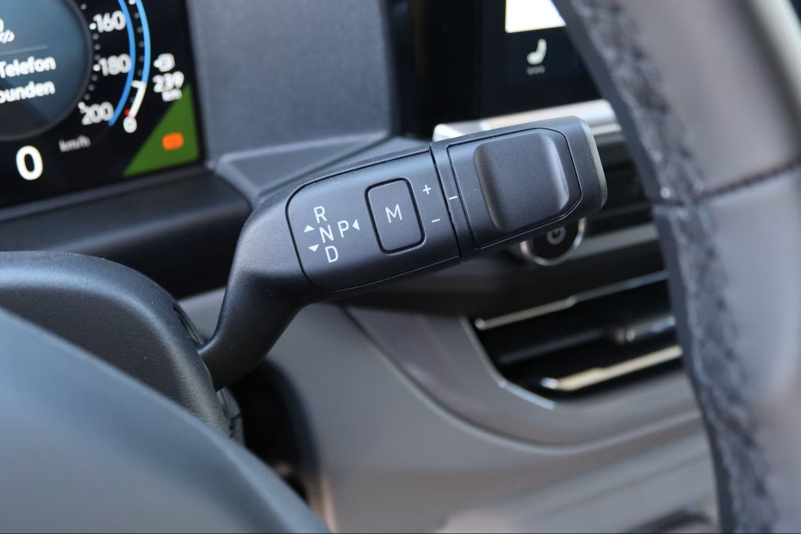 Fahrzeugabbildung Volkswagen T7 Kombi 6-Sitzer 2xSchiebetüre lang LED Kamera