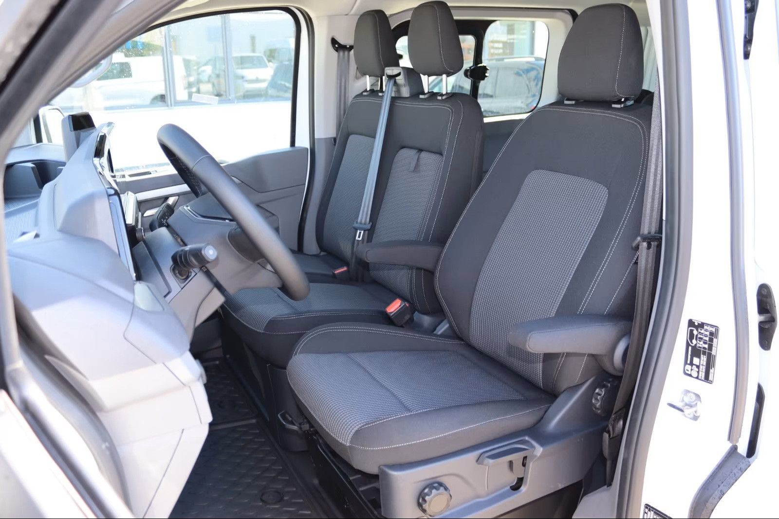 Fahrzeugabbildung Volkswagen T7 Kombi 6-Sitzer 2xSchiebetüre lang LED Kamera