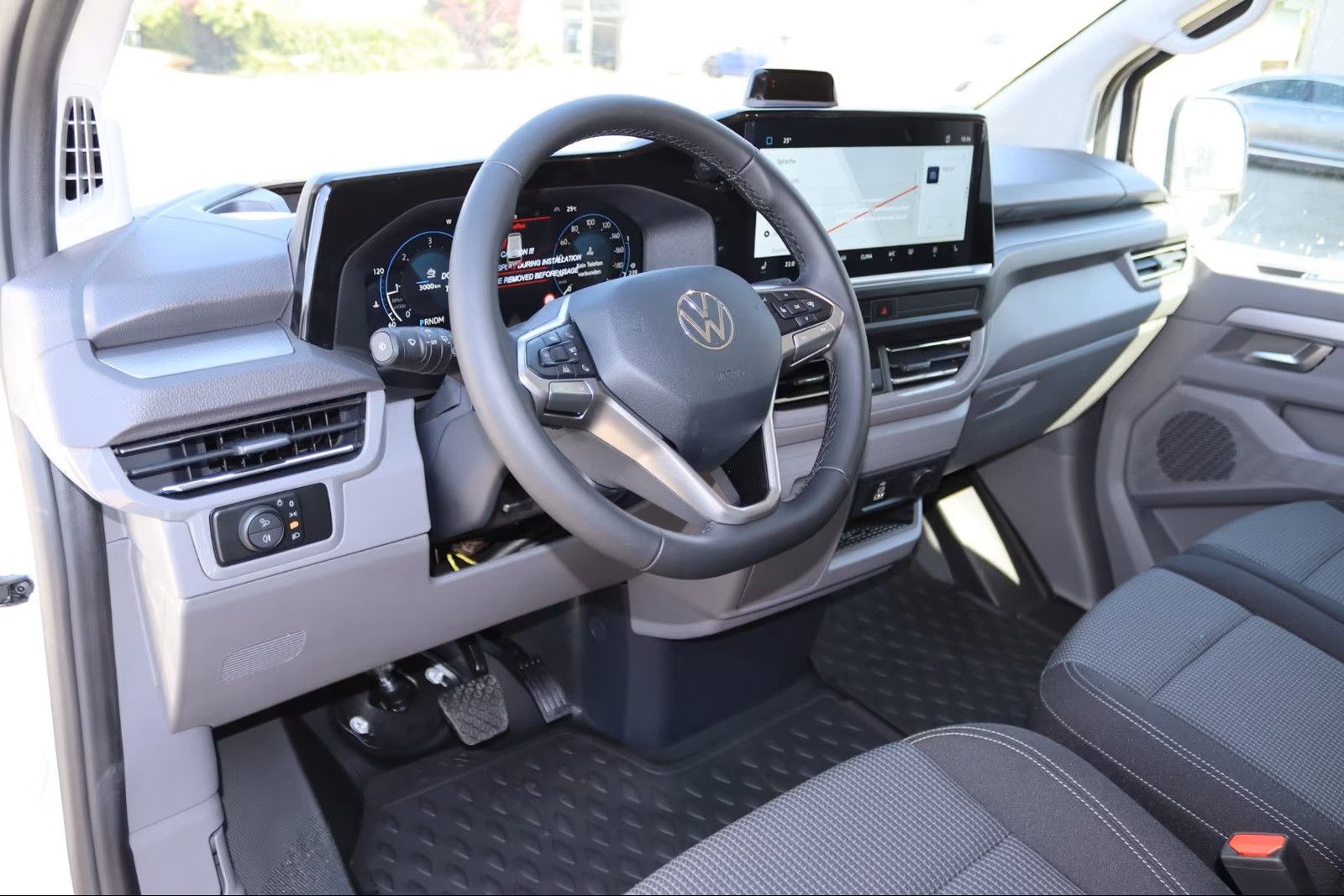 Fahrzeugabbildung Volkswagen T7 Kombi 6-Sitzer 2xSchiebetüre lang LED Kamera