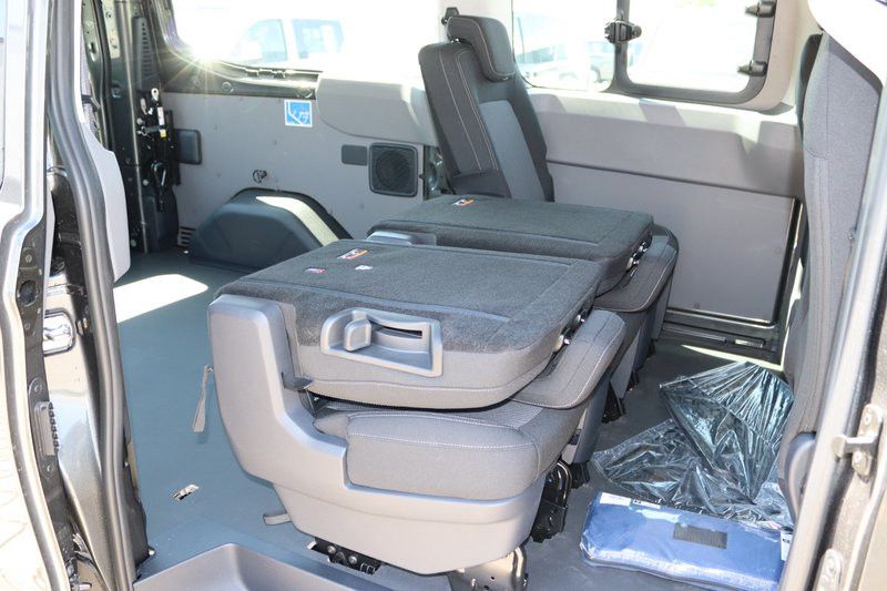 Fahrzeugabbildung Volkswagen T7 Kombi 5-Sitzer LED Kamera Navi Sitzh. lang N1