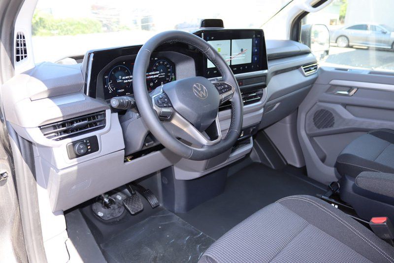 Fahrzeugabbildung Volkswagen T7 Kombi 5-Sitzer LED Kamera Navi Sitzh. lang N1
