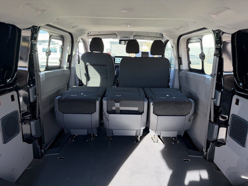 Fahrzeugabbildung Volkswagen T7 Kombi 6-Sitzer 2xSchiebetüre lang LED Kamera