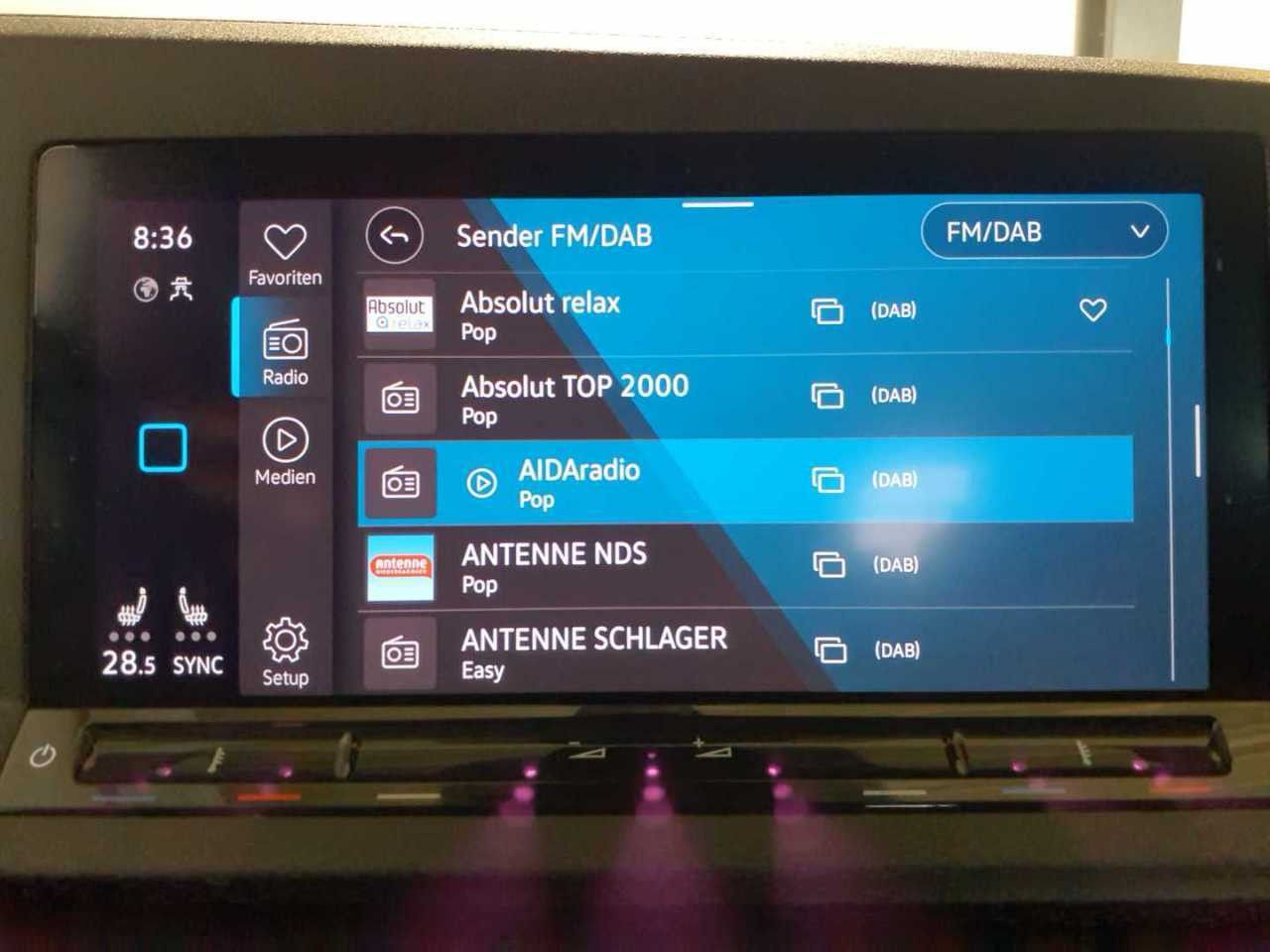Fahrzeugabbildung Volkswagen Caddy Maxi 7-Sitzer Navi Sitzheizung Virtual PDC