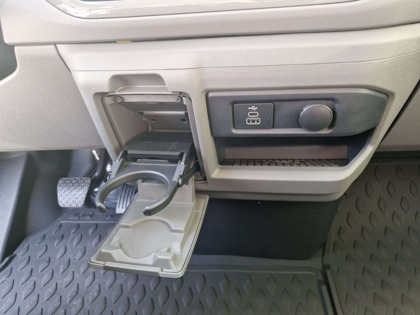 Fahrzeugabbildung Volkswagen T7 Transporter Kasten Aut Lang Sitzh LED Carplay