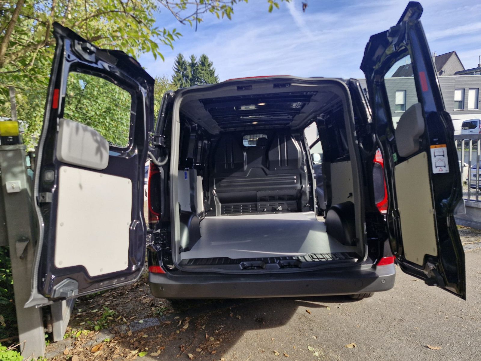 Fahrzeugabbildung Volkswagen T7 Transporter Kasten Aut Lang Sitzh LED Carplay