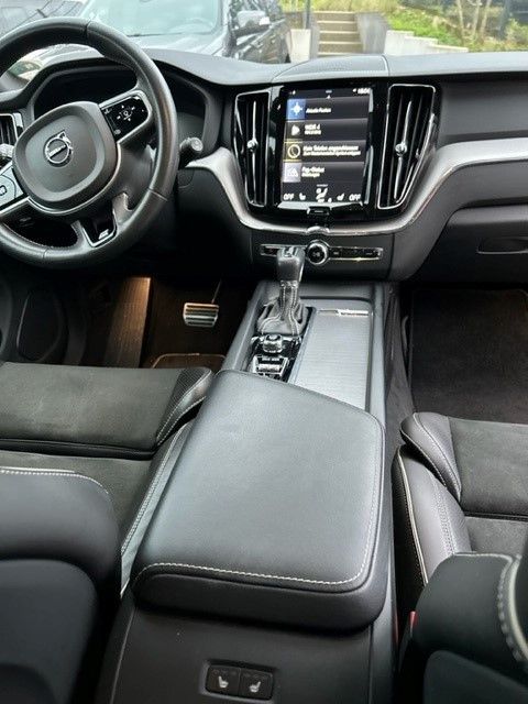 Fahrzeugabbildung Volvo XC60 D5 R Design AWD Navi H&K LED Sitzheiz AHK